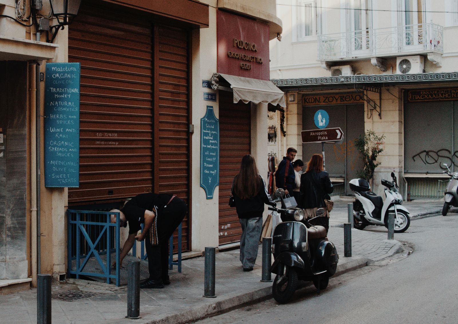 Τοπικά καταστήματα σε γειτονιά της πόλης